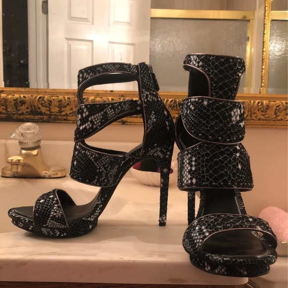 bcbgmaxazria black & white snake print - Picture 2 of 4